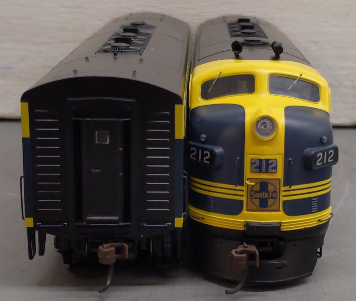 Athearn G1616 HO Santa Fe F-3 AB Diesel Locomotive Set EX/Box