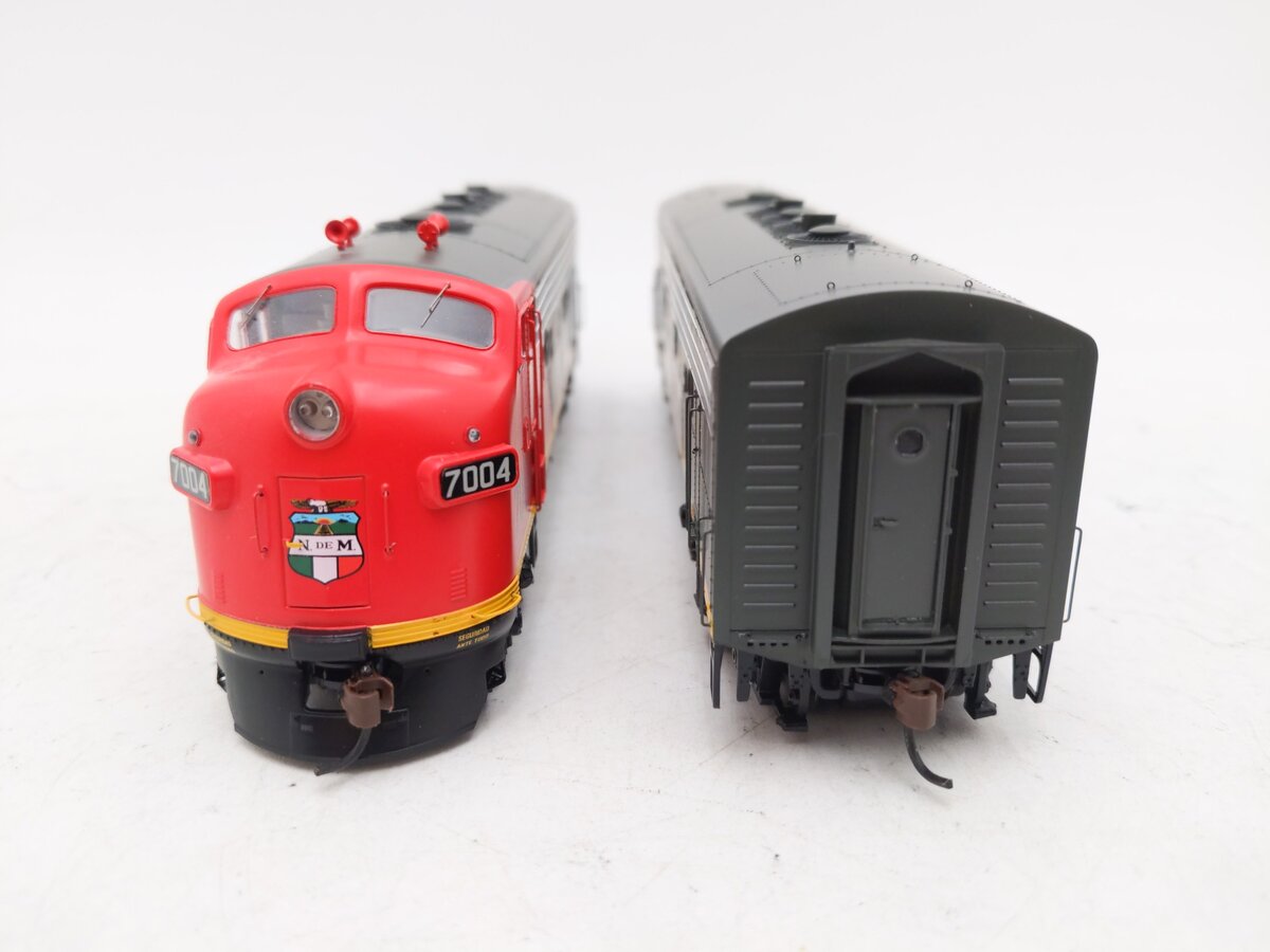Athearn G16702 Nacionales De Mexico F-9 AB Set #7004 EX/Box