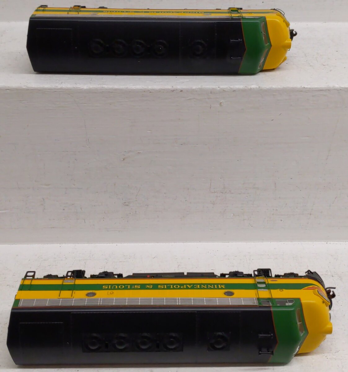 Athearn G22030 HO Scale F-7A Freight Locomotive Set 250-A & 250-C EX/Box