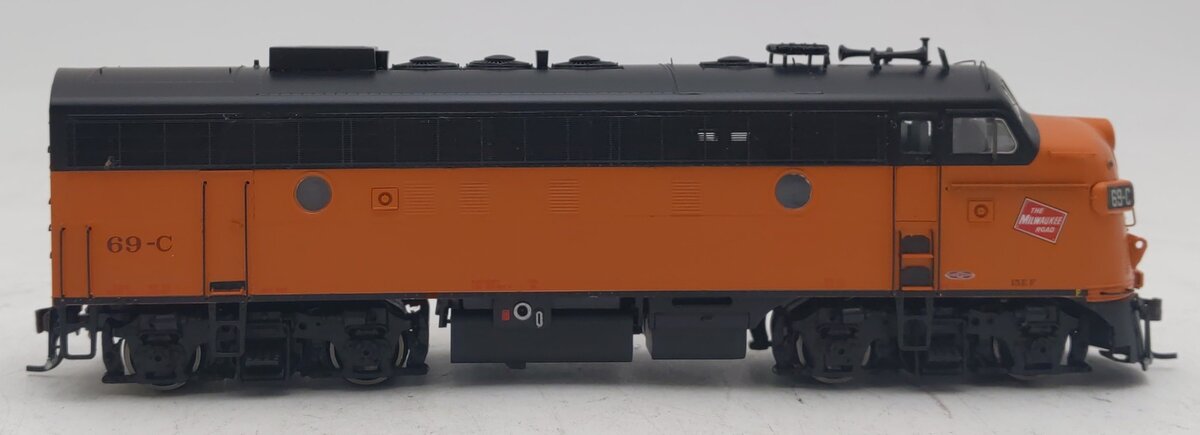 Athearn G22303 HO Milwaukee Modernized F7A Diesel Locomotive w/DCC & Sound #69C