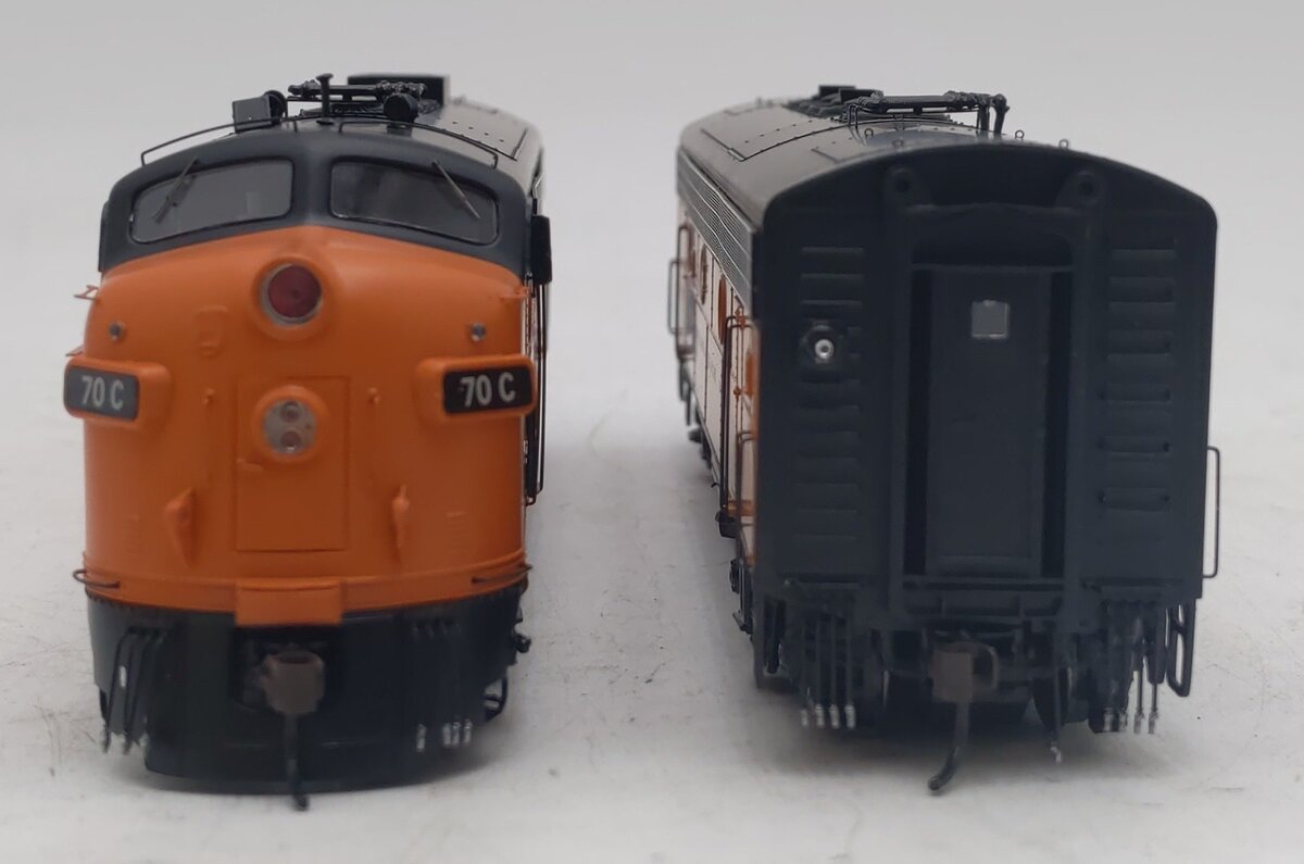 Athearn G22304 HO Milwaukee F7A-F7B Diesel Locomotive w/ DCC & Sound #70C/#68B LN/Box