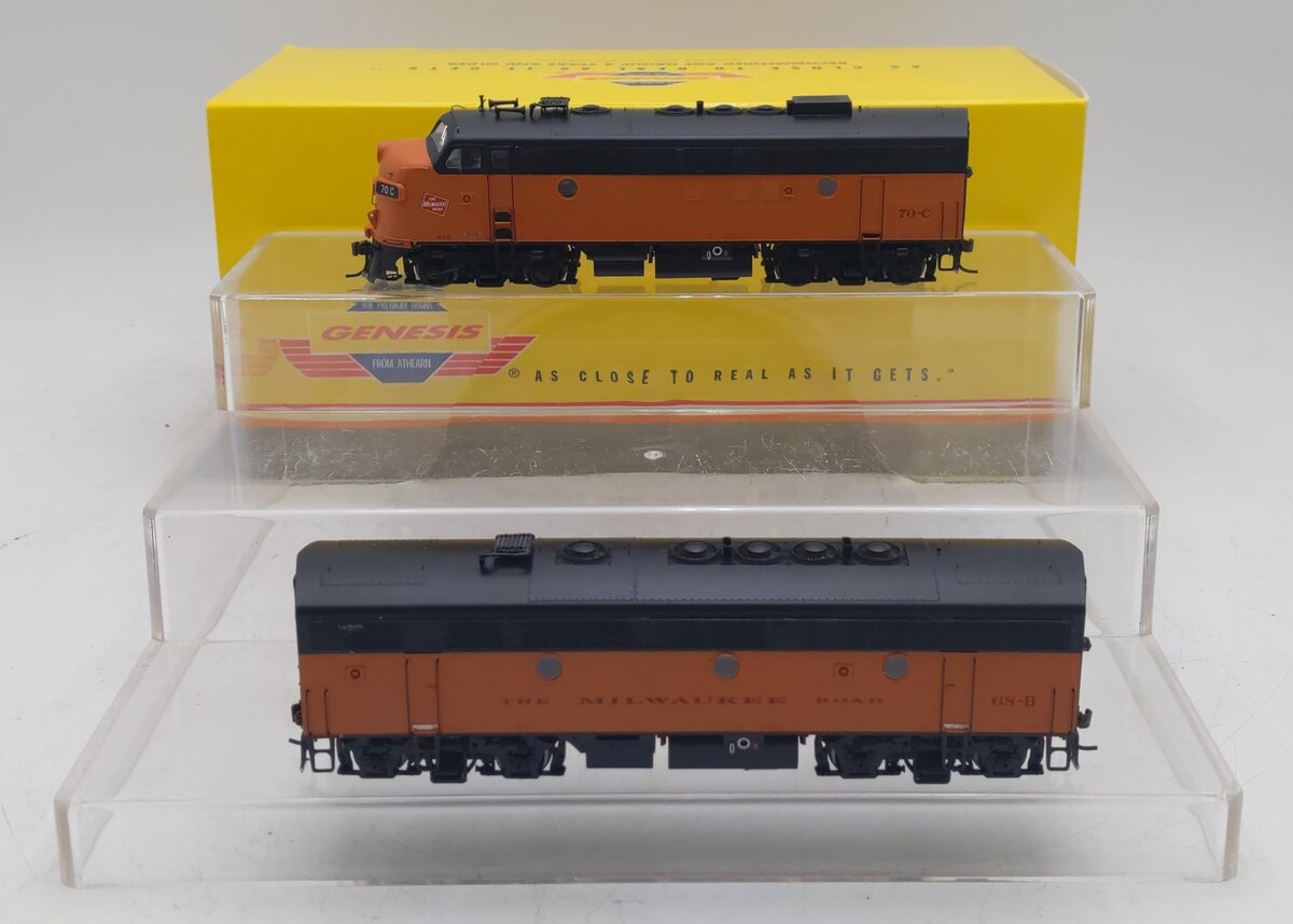 Athearn G22304 HO Milwaukee F7A-F7B Diesel Locomotive w/ DCC & Sound #70C/#68B LN/Box