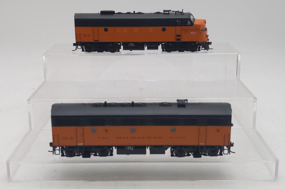 Athearn G22304 HO Milwaukee F7A-F7B Diesel Locomotive w/ DCC & Sound #70C/#68B LN/Box