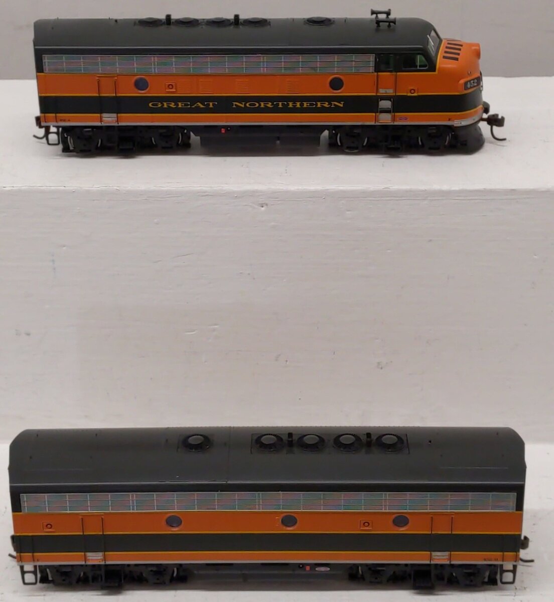 Athearn G1604 HO Scale Great Northern F7A-F7B Diesel Locomotive Set #452A & 452B EX/Box
