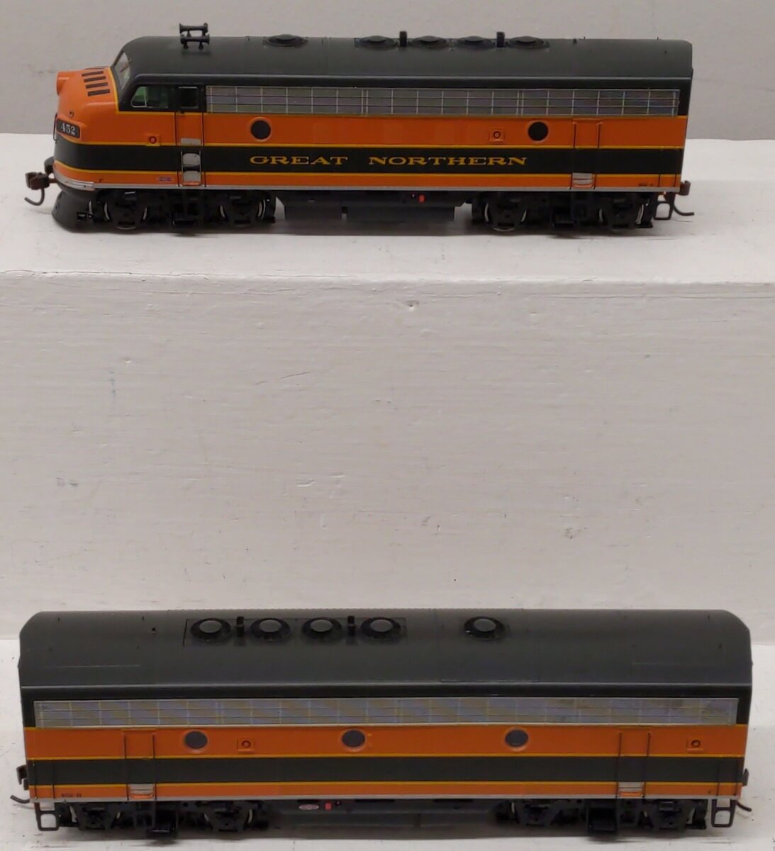 Athearn G1604 HO Scale Great Northern F7A-F7B Diesel Locomotive Set #452A & 452B EX/Box