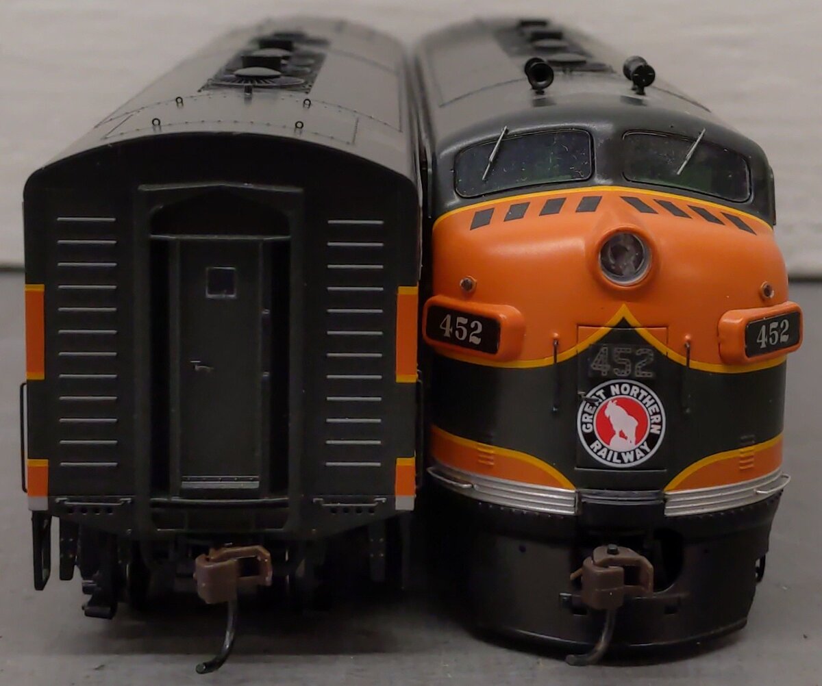 Athearn G1604 HO Scale Great Northern F7A-F7B Diesel Locomotive Set #452A & 452B EX/Box