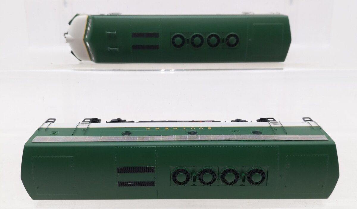 Athearn G2605 HO Scale Southern F-3 AB Diesel Locomotive Set EX/Box
