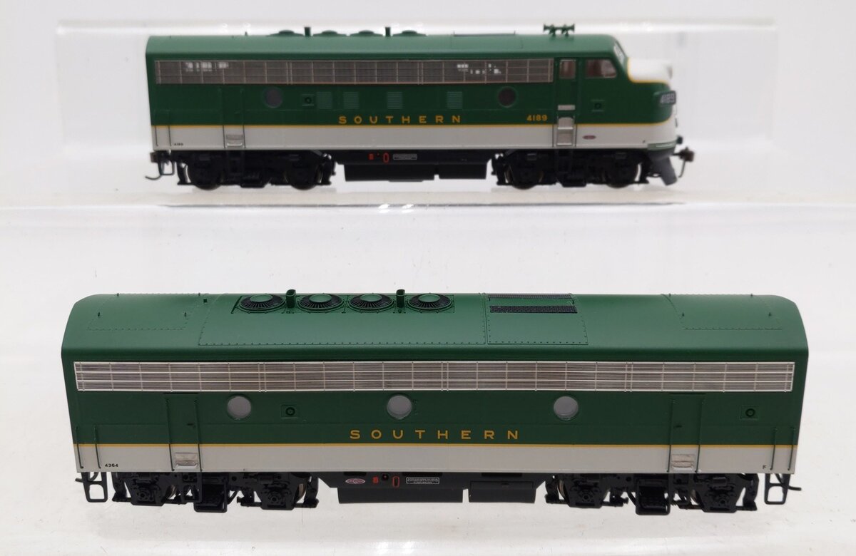 Athearn G2605 HO Scale Southern F-3 AB Diesel Locomotive Set EX/Box