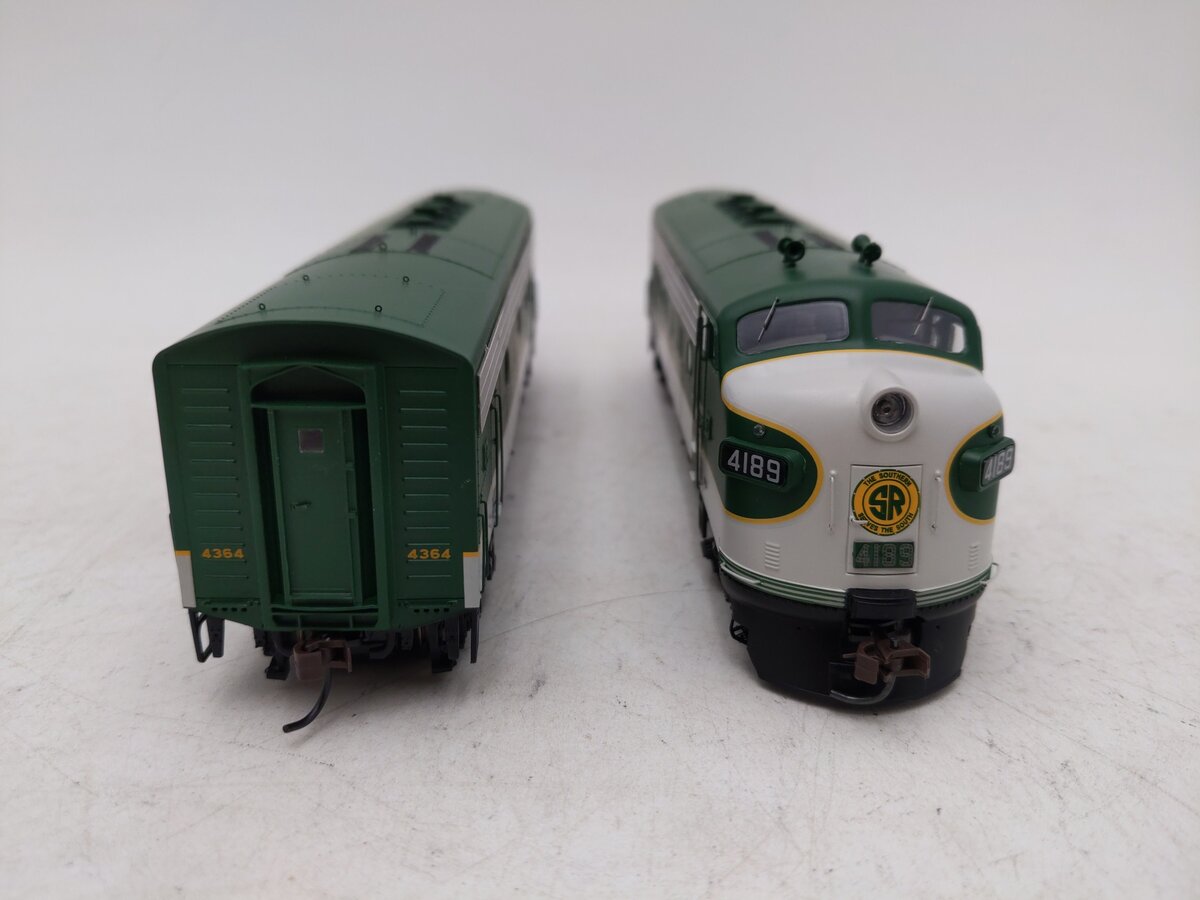 Athearn G2605 HO Scale Southern F-3 AB Diesel Locomotive Set EX/Box