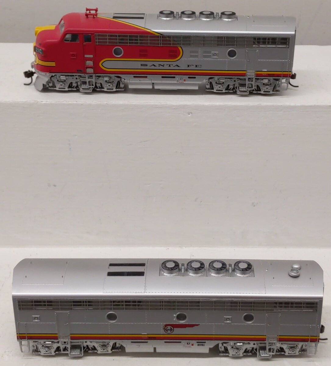 Athearn G2607 HO Santa Fe F-3 AB Diesel Set #21C & #21B EX/Box