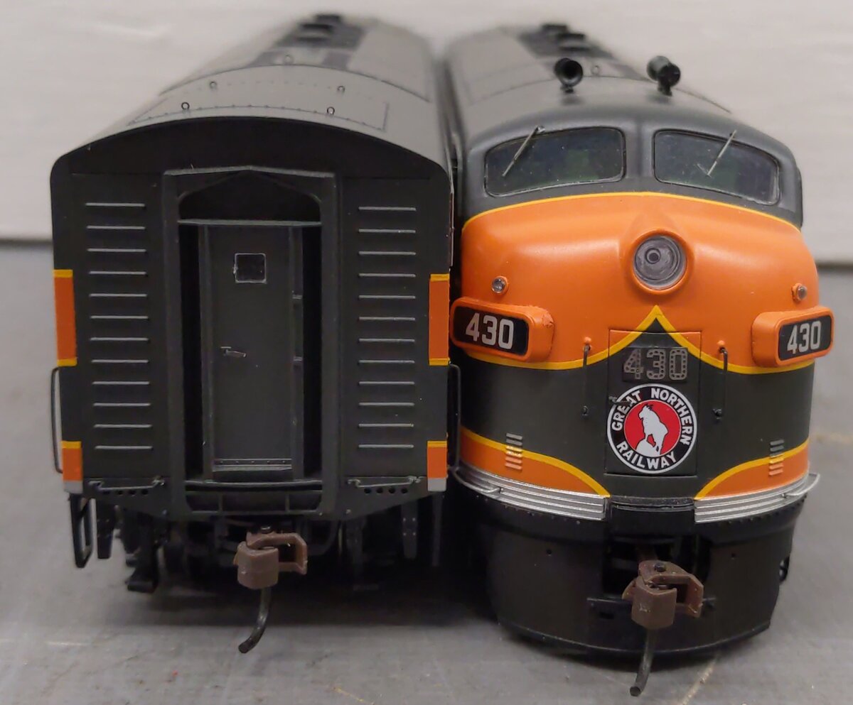 Athearn G2727 HO Scale Great Northern F-3AB Diesel Locomotive Set EX/Box