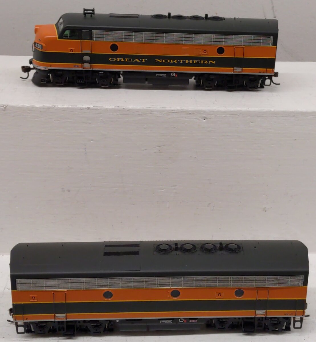 Athearn G2727 HO Scale Great Northern F-3AB Diesel Locomotive Set EX/Box