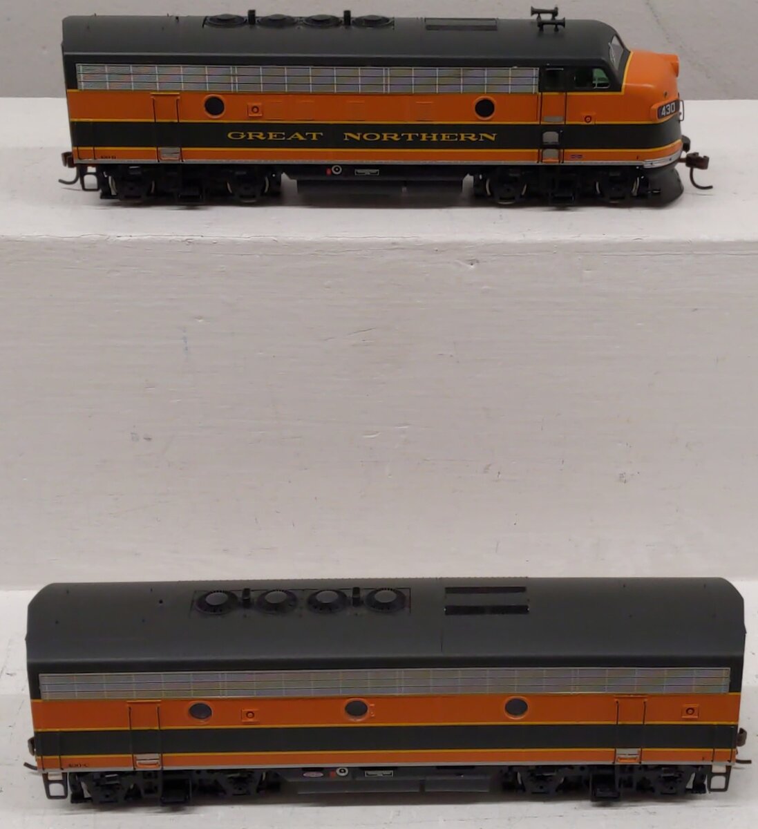 Athearn G2727 HO Scale Great Northern F-3AB Diesel Locomotive Set EX/Box