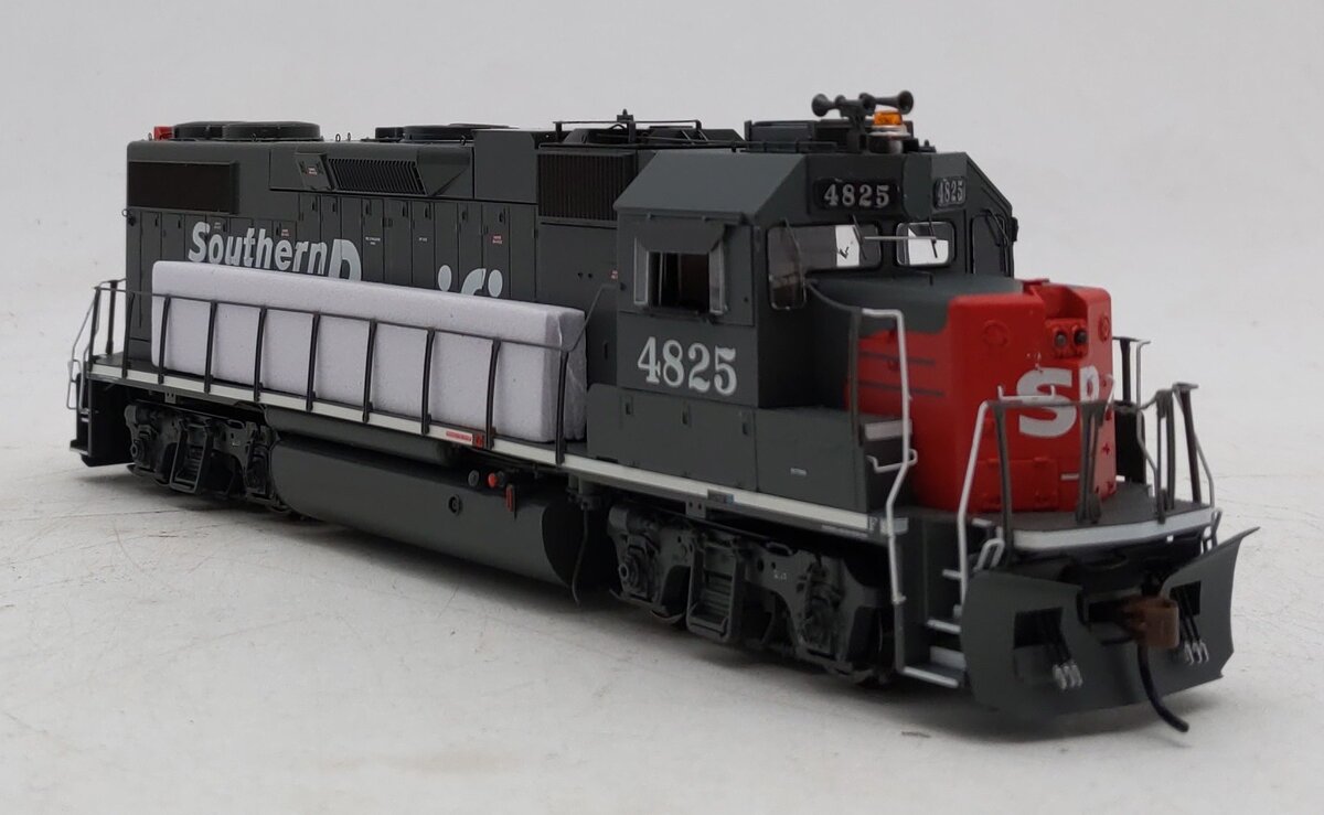 Athearn G68173 HO Southern Pacific GP38-2 EMD Diesel Locomotive with Sound #4825 LN/Box