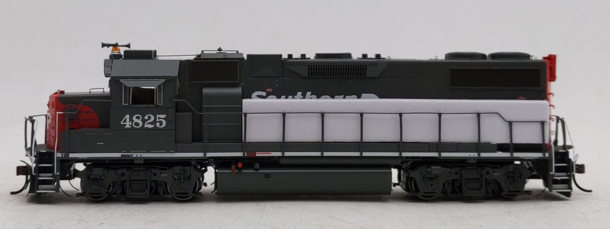 Athearn G68173 HO Southern Pacific GP38-2 EMD Diesel Locomotive with Sound #4825 LN/Box