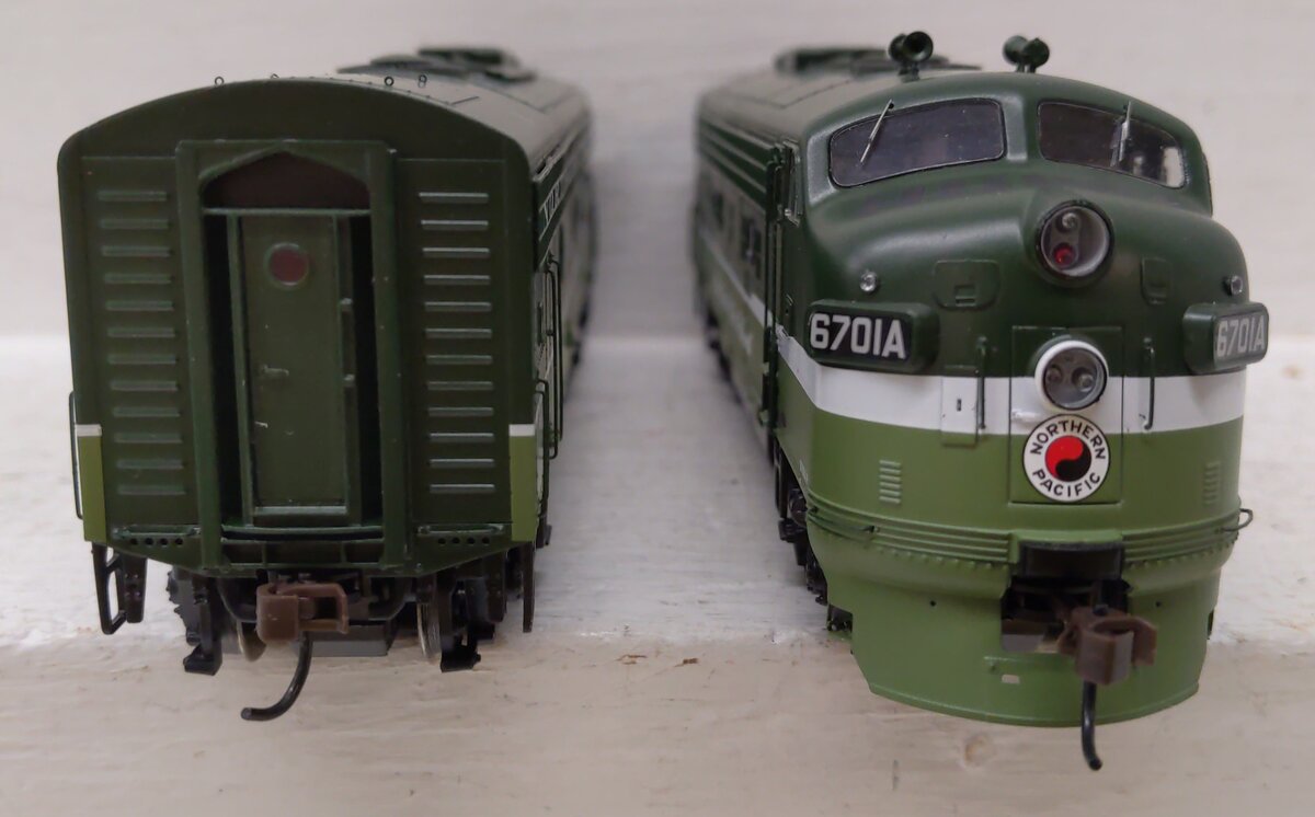 Athearn G3201 HO Scale Northern Pacific EMD F9AB Diesel Locomotive Set LN/Box