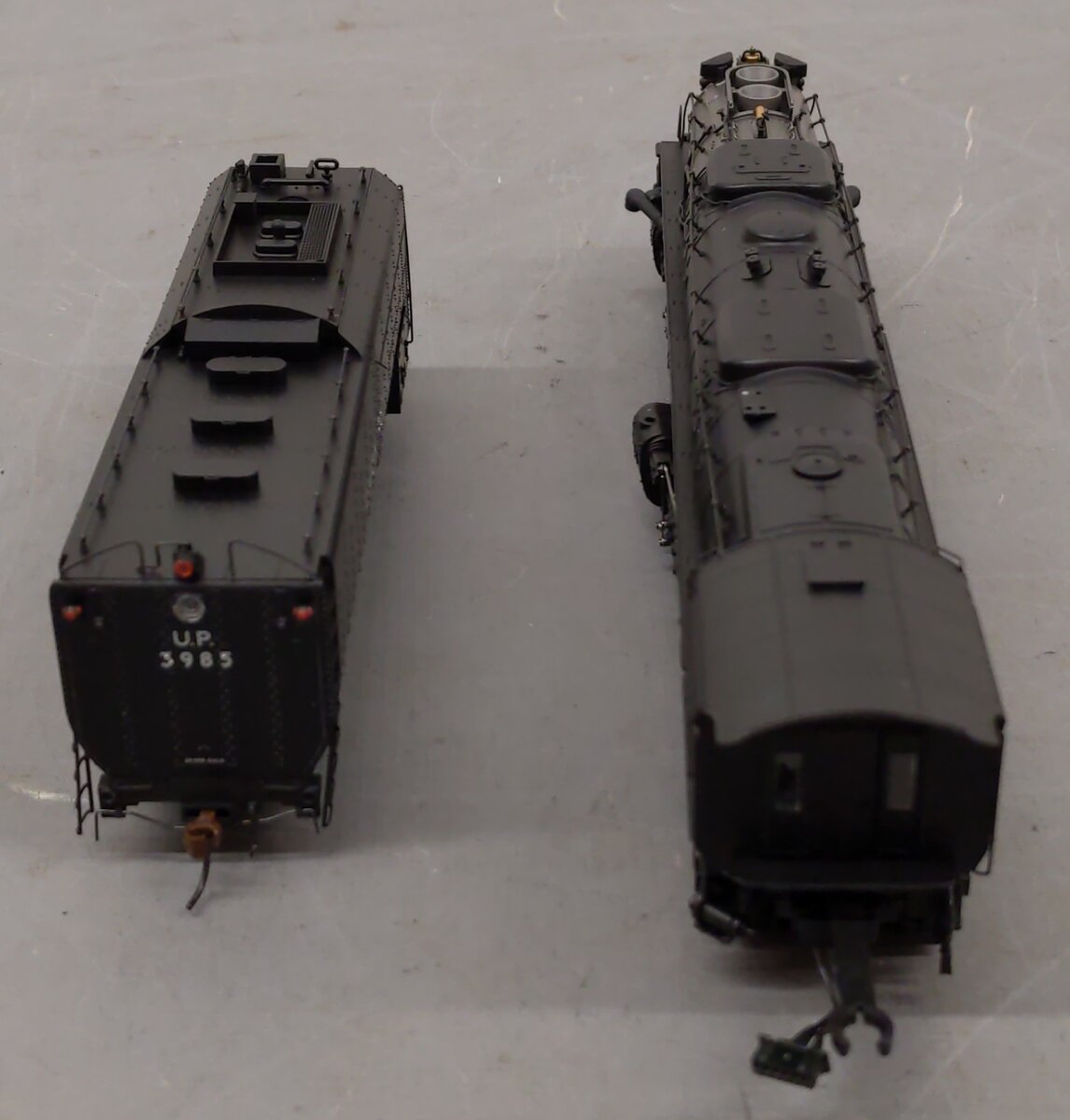 Athearn G97217 HO Union Pacific 4-6-6-4 Challenger Oil Tender #3985 EX/Box