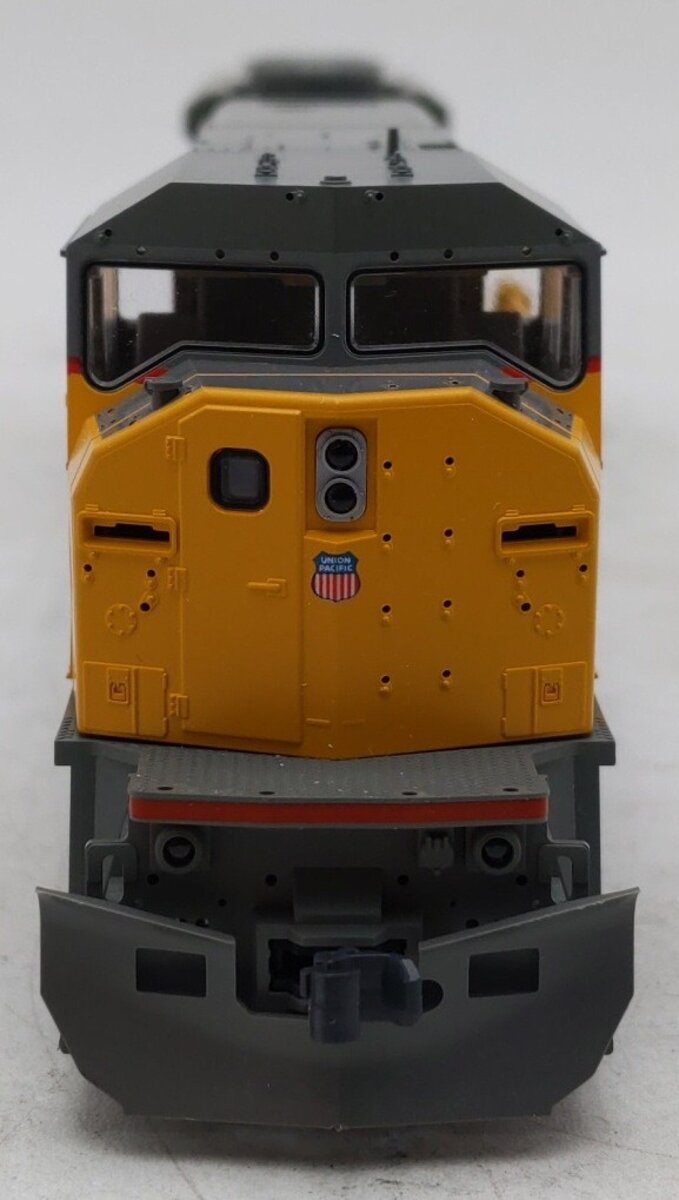 Kato 37-6355 HO Scale Union Pacific SD90/43MAC Diesel Locomotive #8105 EX/Box