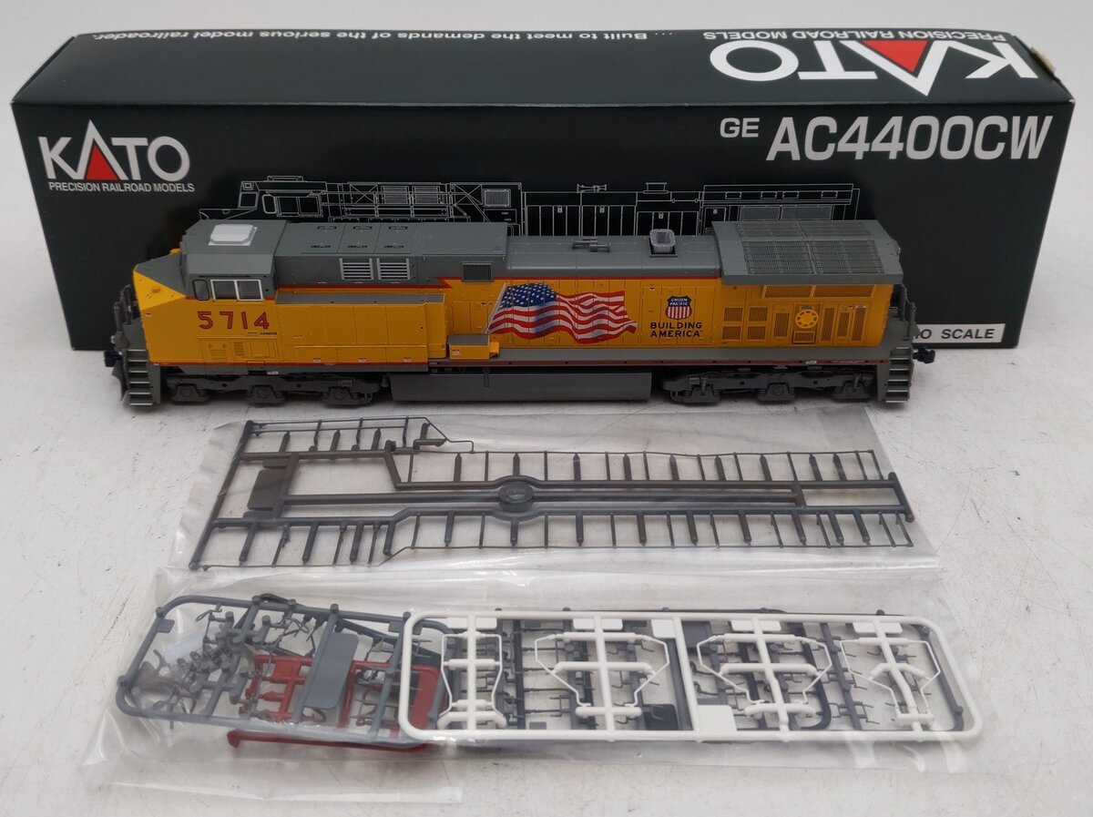 Kato 37-6433 HO Scale Union Pacific AC4400CW Diesel Locomotive #5714 w/DCC EX/Box