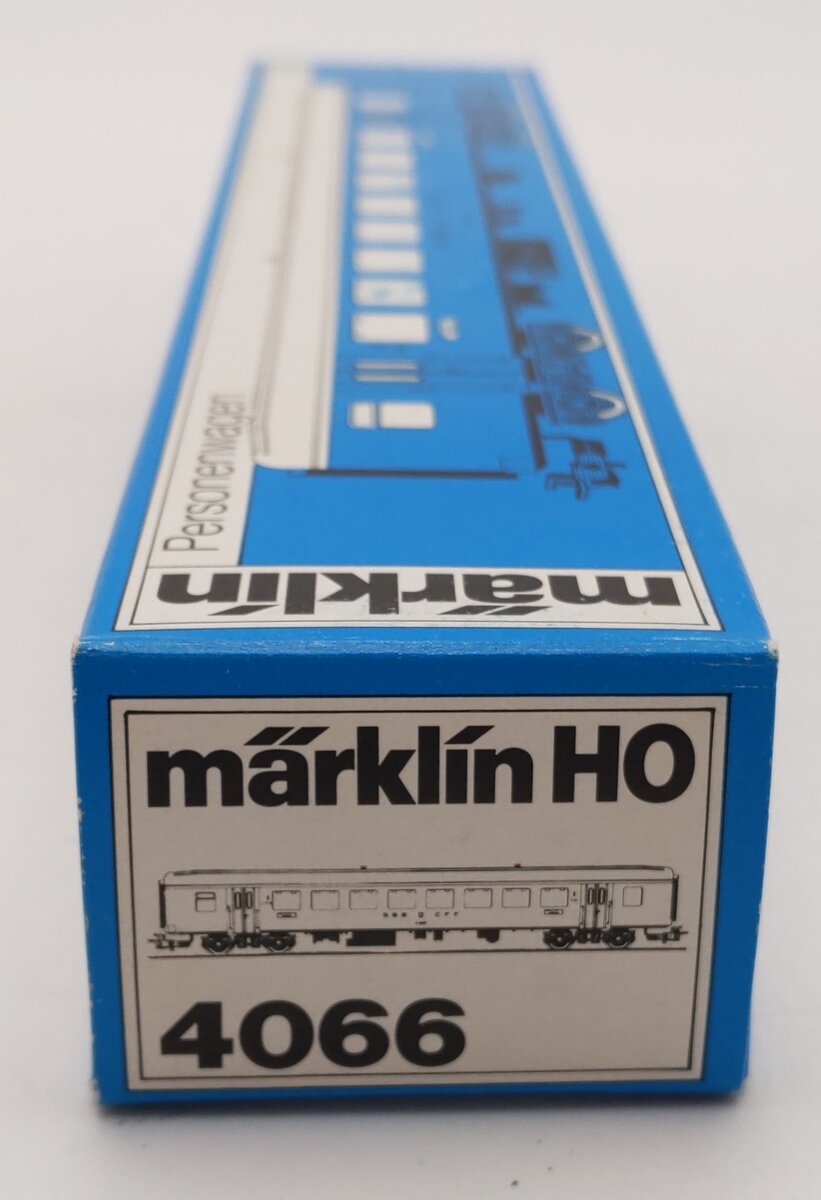 Marklin 4066 HO Scale Passenger Coach of the Swiss Railways #A2561 EX/Box