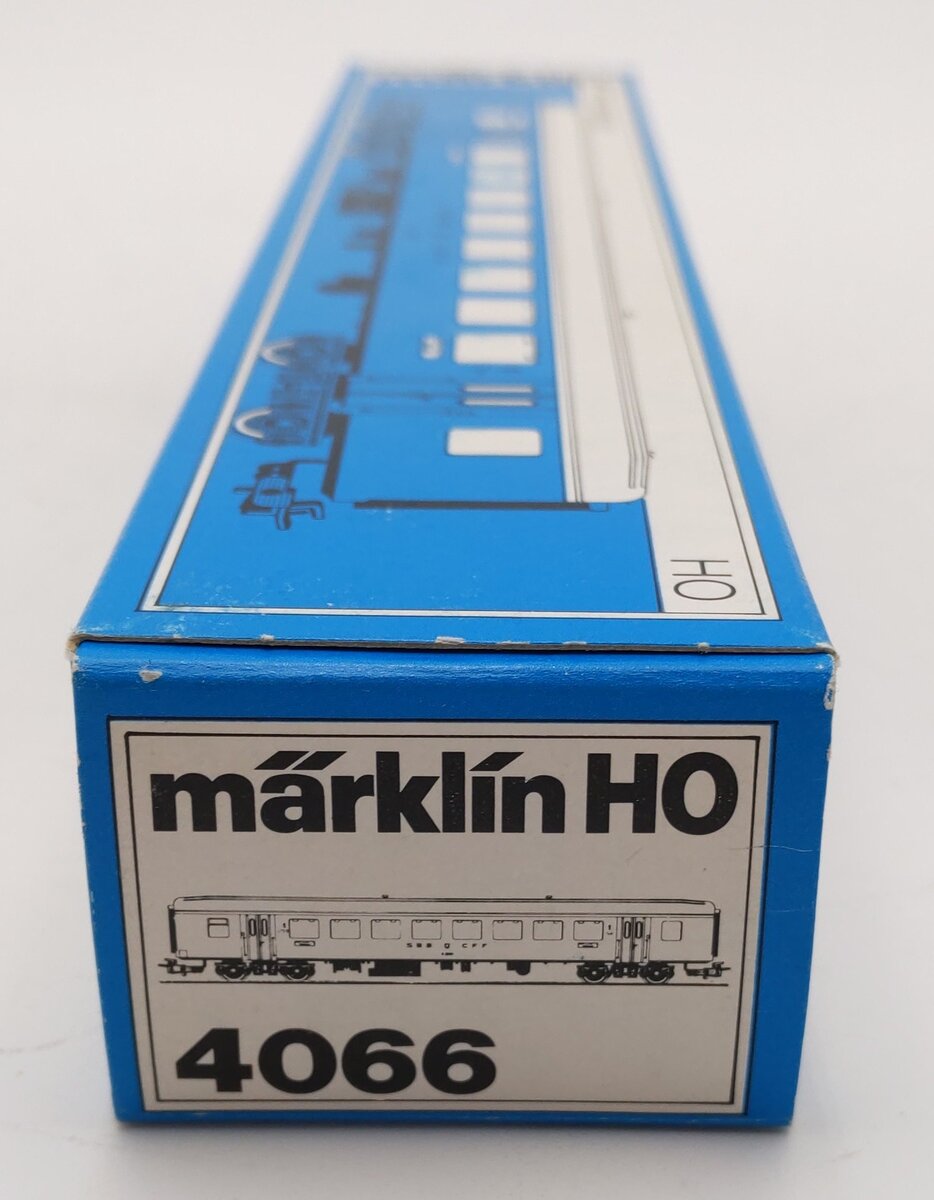 Marklin 4066 HO Scale Passenger Coach of the Swiss Railways #A2561 EX/Box