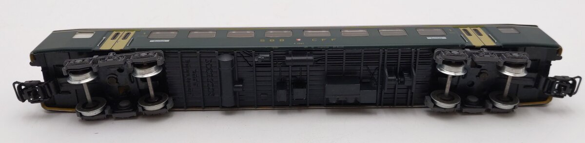 Marklin 4066 HO Scale Passenger Coach of the Swiss Railways #A2561 EX/Box