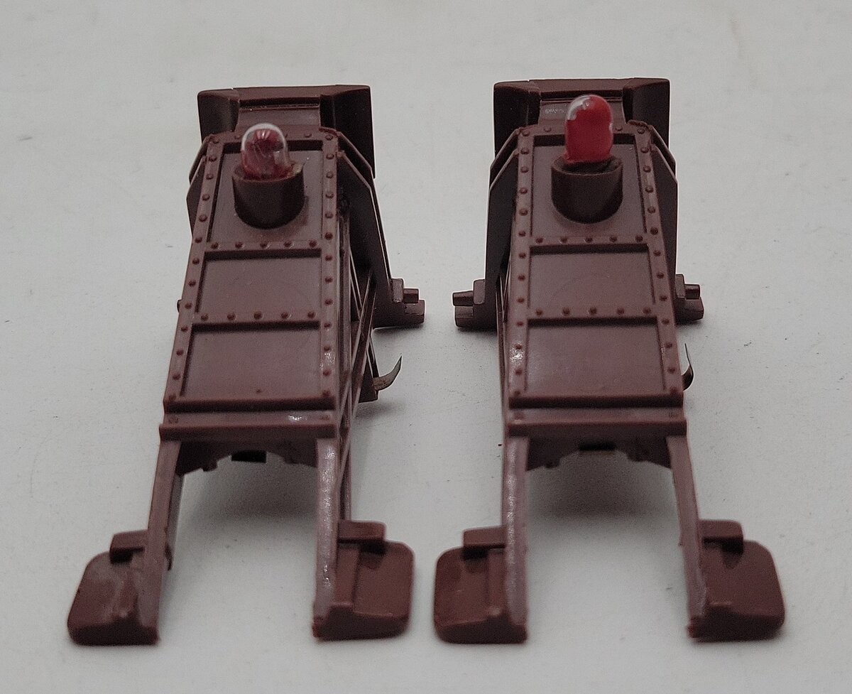 Lionel 6-12715 O and O27 Gauge Illuminated Plastic Bumpers (Set of 2) EX/Box