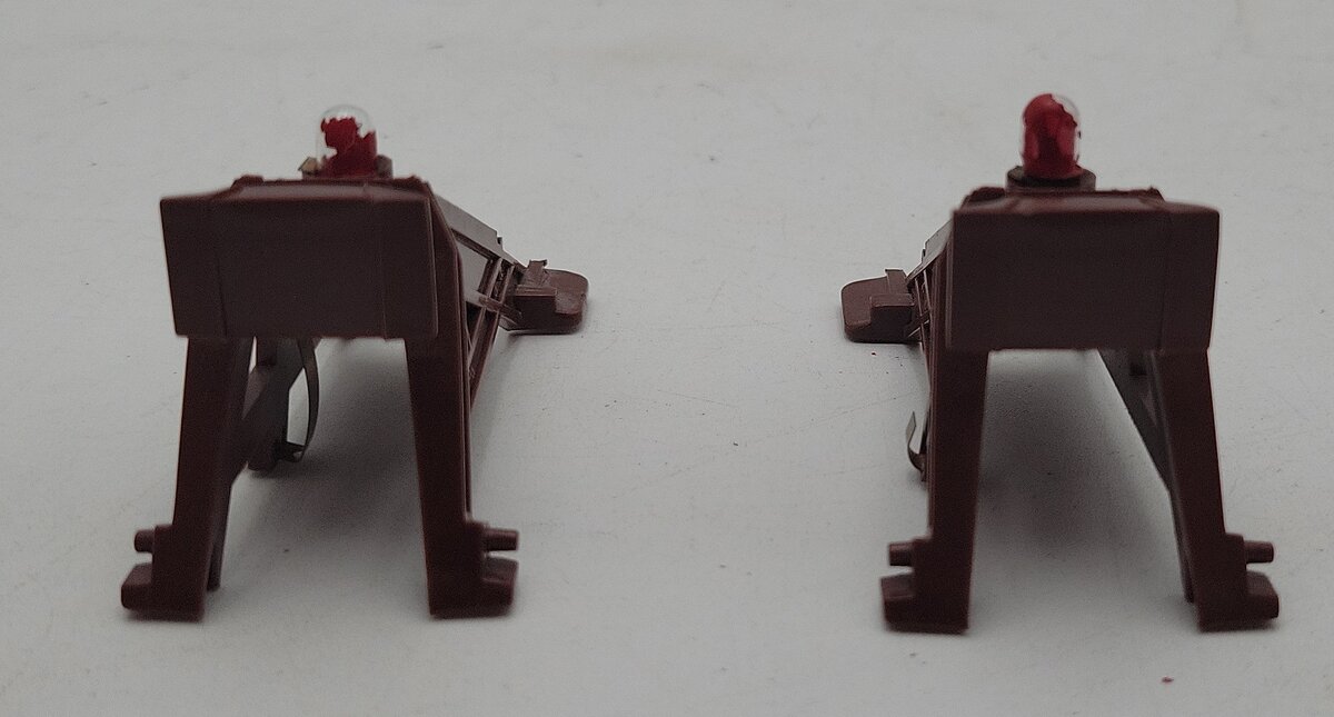 Lionel 6-12715 O and O27 Gauge Illuminated Plastic Bumpers (Set of 2) EX/Box