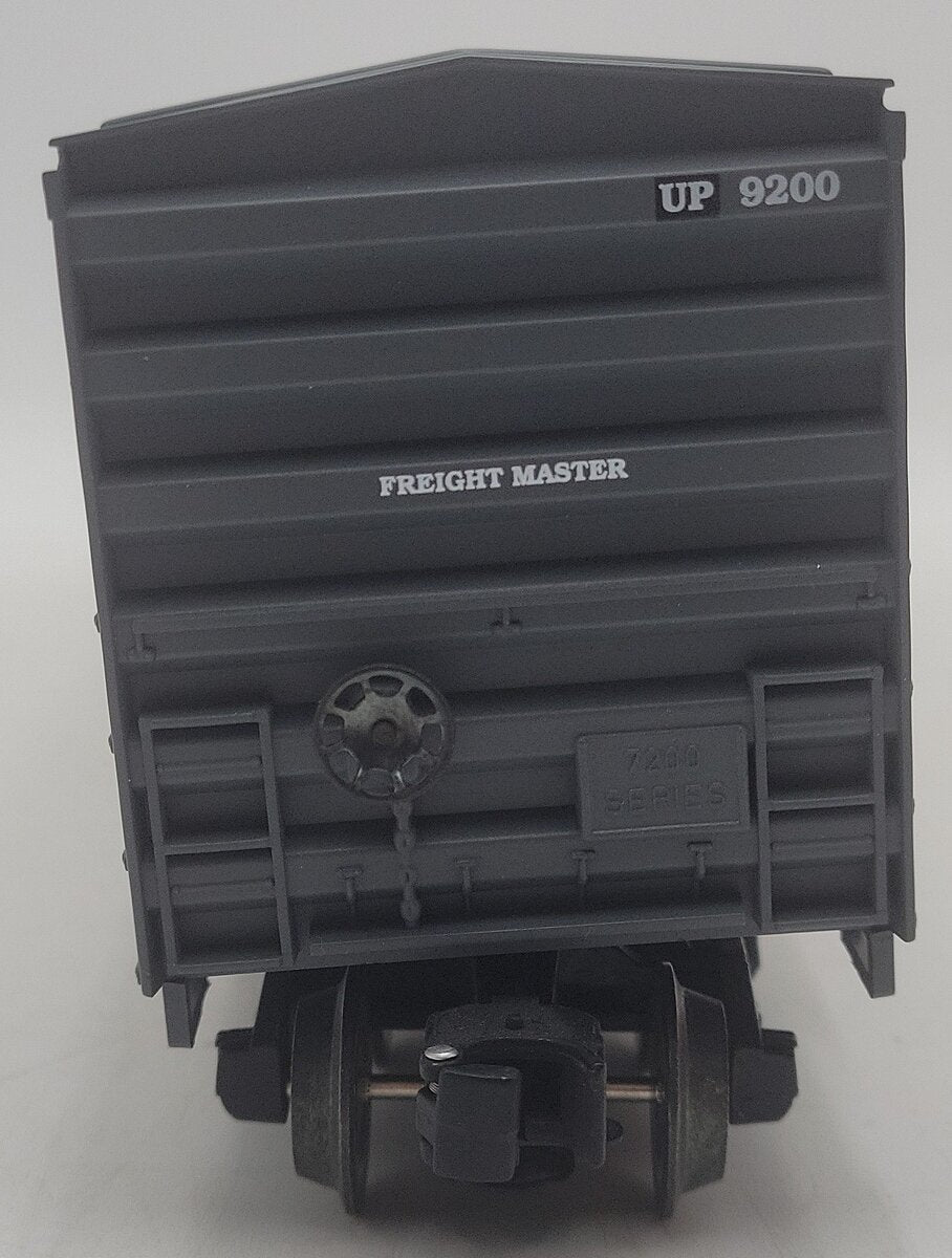 Lionel 6-17232 O Gauge SP/UP Merger Double Door Boxcar #9200 w/Auto Frames EX/Box