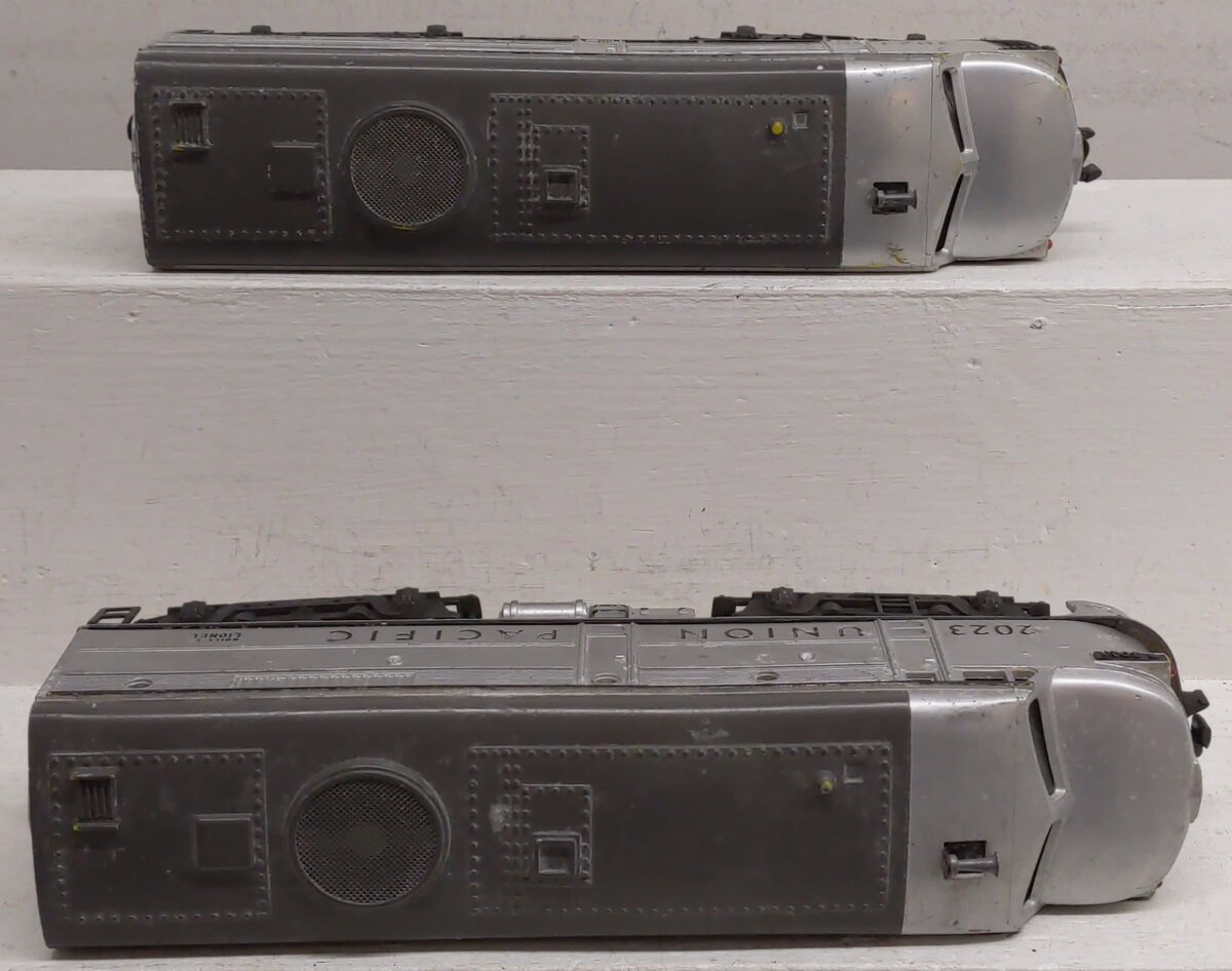 Lionel 2023 Vintage O Union Pacific Alco AA Diesel Locomotives - Silver & Gray VG