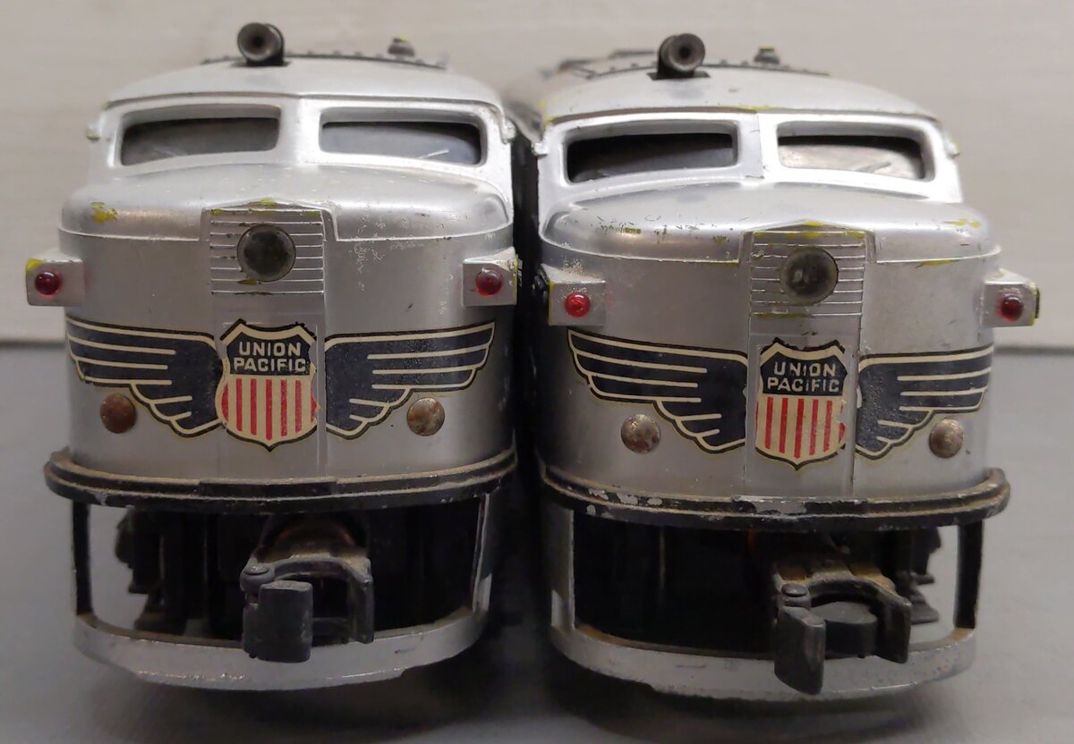 Lionel 2023 Vintage O Union Pacific Alco AA Diesel Locomotives - Silver & Gray VG