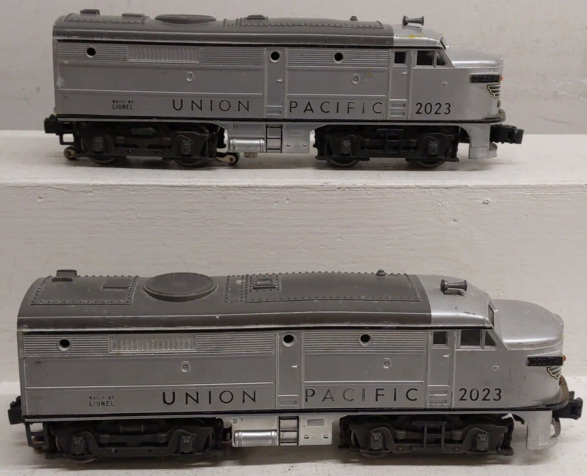 Lionel 2023 Vintage O Union Pacific Alco AA Diesel Locomotives - Silver & Gray VG