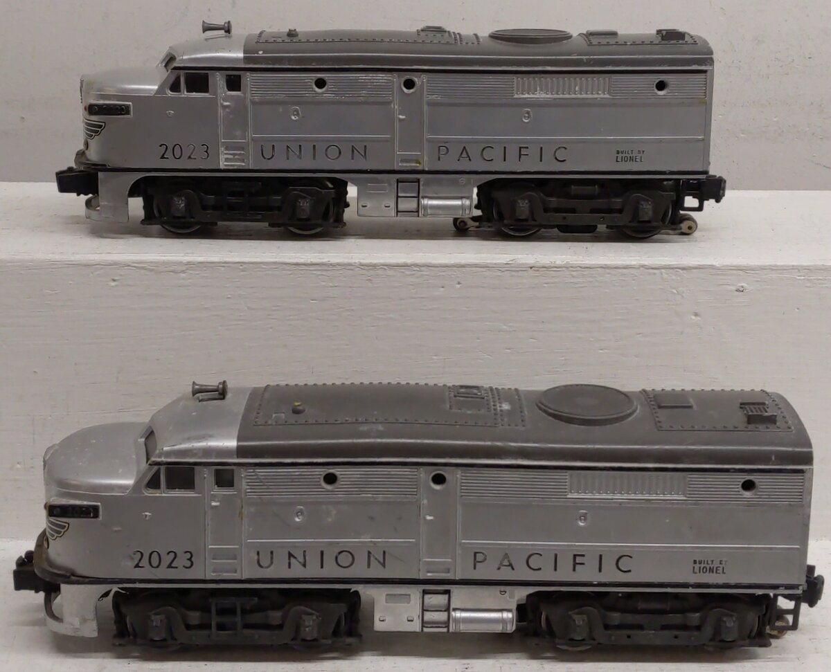 Lionel 2023 Vintage O Union Pacific Alco AA Diesel Locomotives - Silver & Gray VG