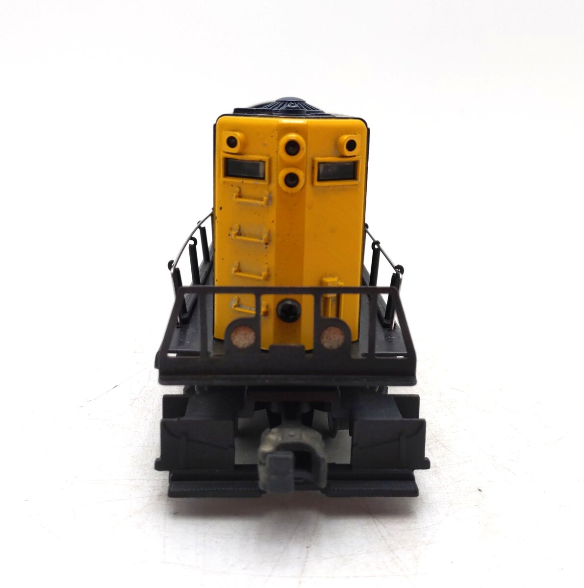 Lionel 6-8352 O Gauge Santa Fe GP-20 Powered Diesel Locomotive #8352 VG