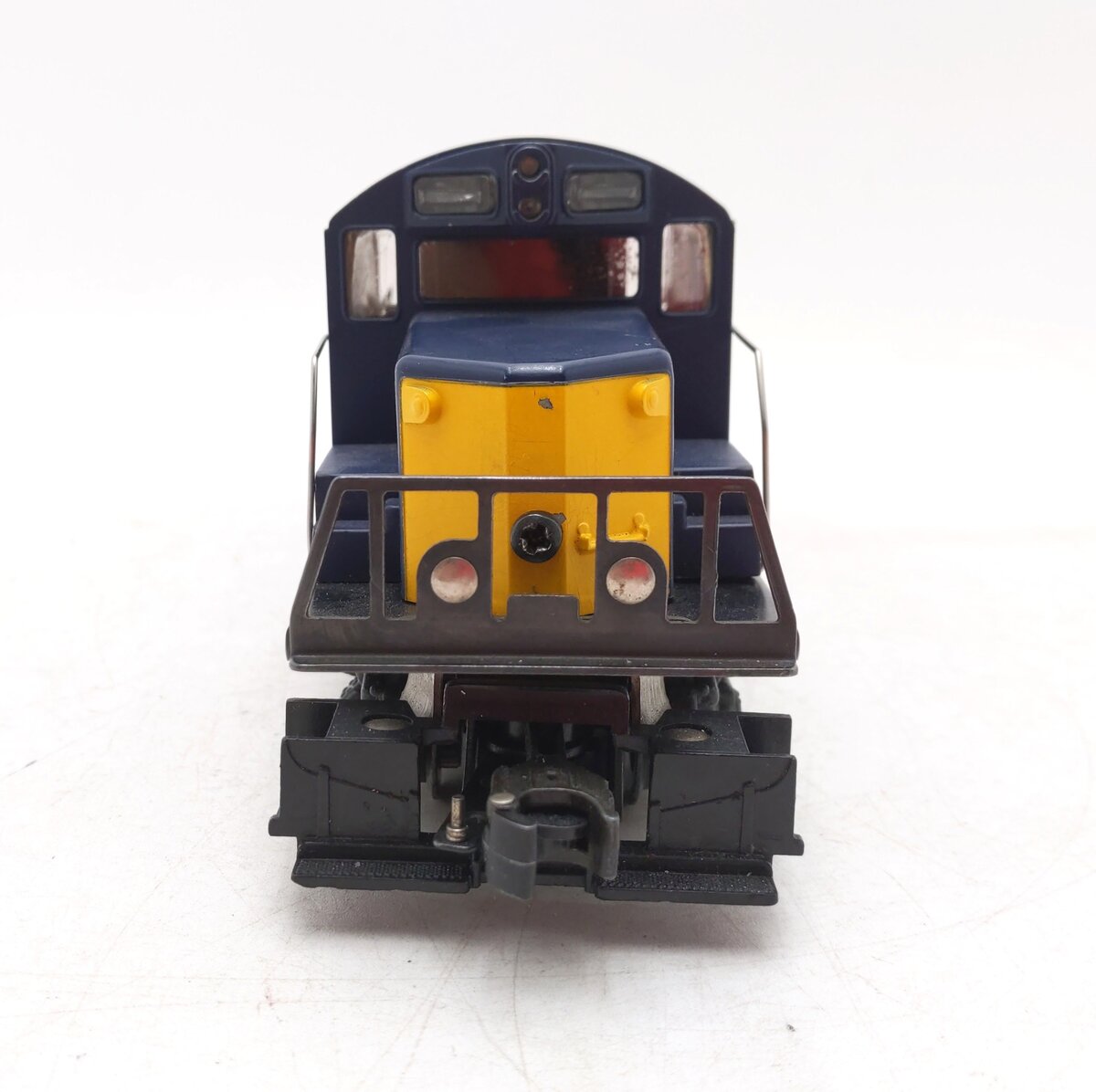 Lionel 6-8352 O Gauge Santa Fe GP-20 Powered Diesel Locomotive #8352 EX