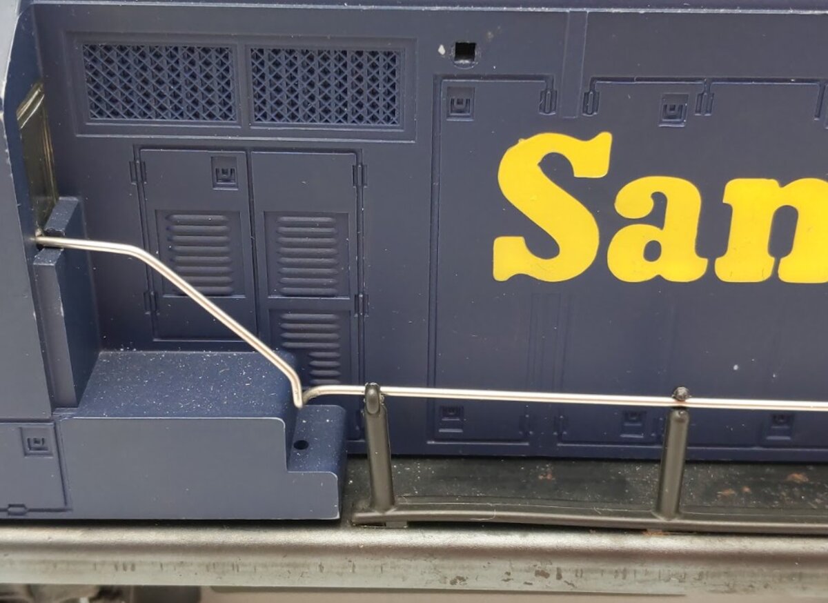 Lionel 6-8352 O Gauge Santa Fe GP-20 Powered Diesel Locomotive #8352