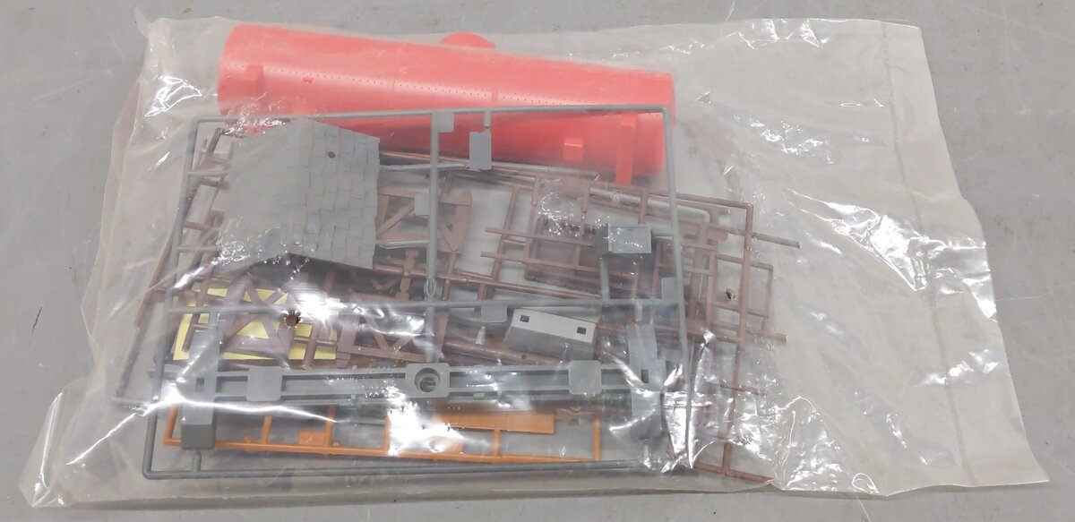 Life Like 1551 O Scale Snap-Loc Gold Star Oil Company Kit Building Kit EX/Box