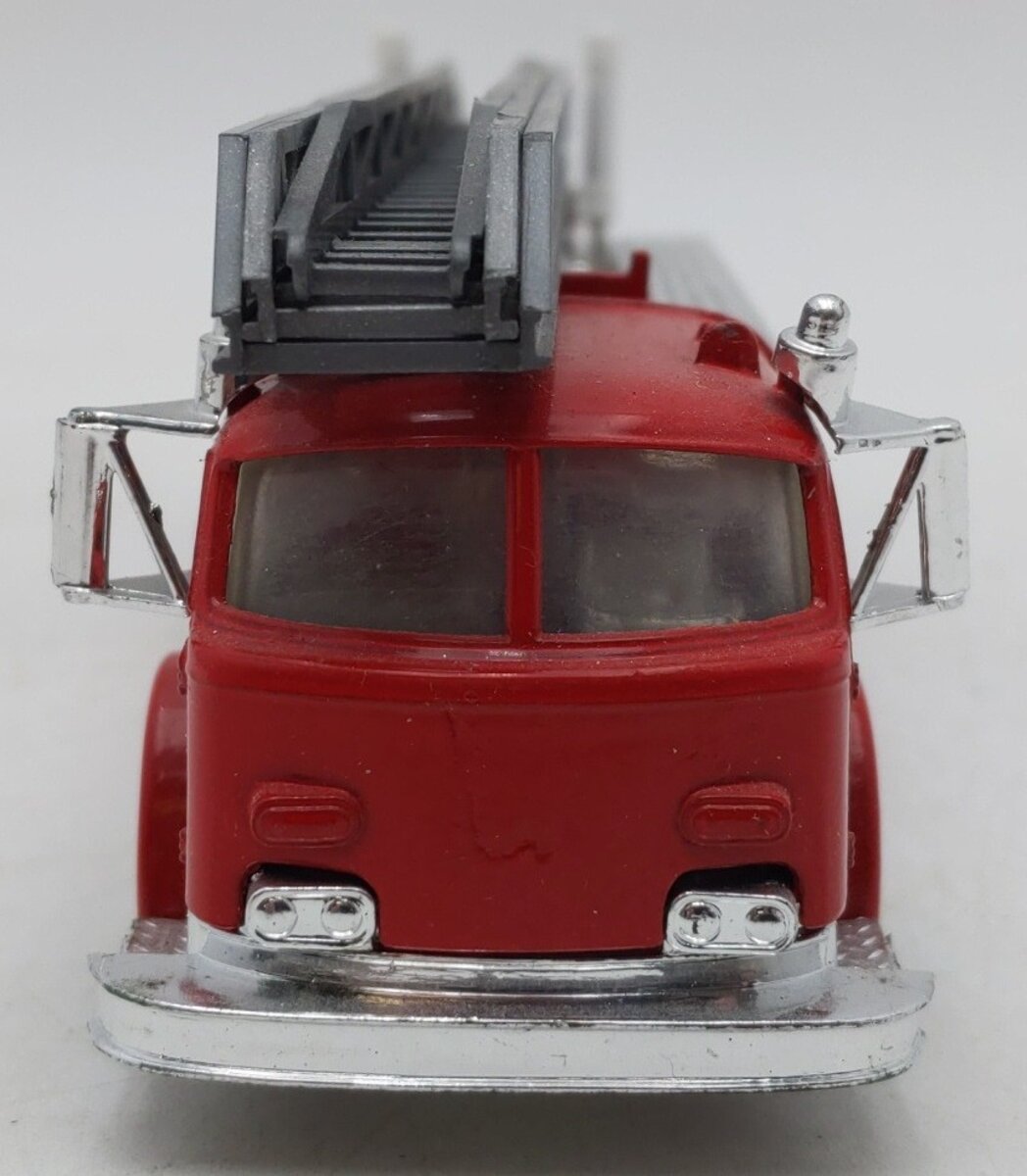 Model Power 7968-2 O Scale Ladder Truck EX