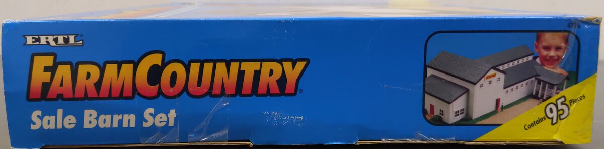 Ertl 4326 S Farm Country Sale Barn Set Plastic Kit NIB