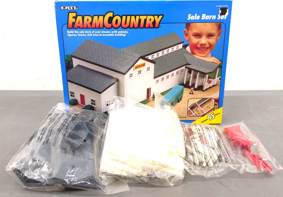 Ertl 4326 S Farm Country Sale Barn Set Plastic Kit NIB