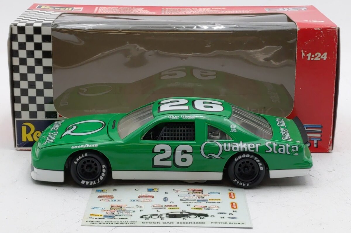 Revell 8696 1:24 Quaker State Thunderbird Diecast NASCAR #26 LN/Box