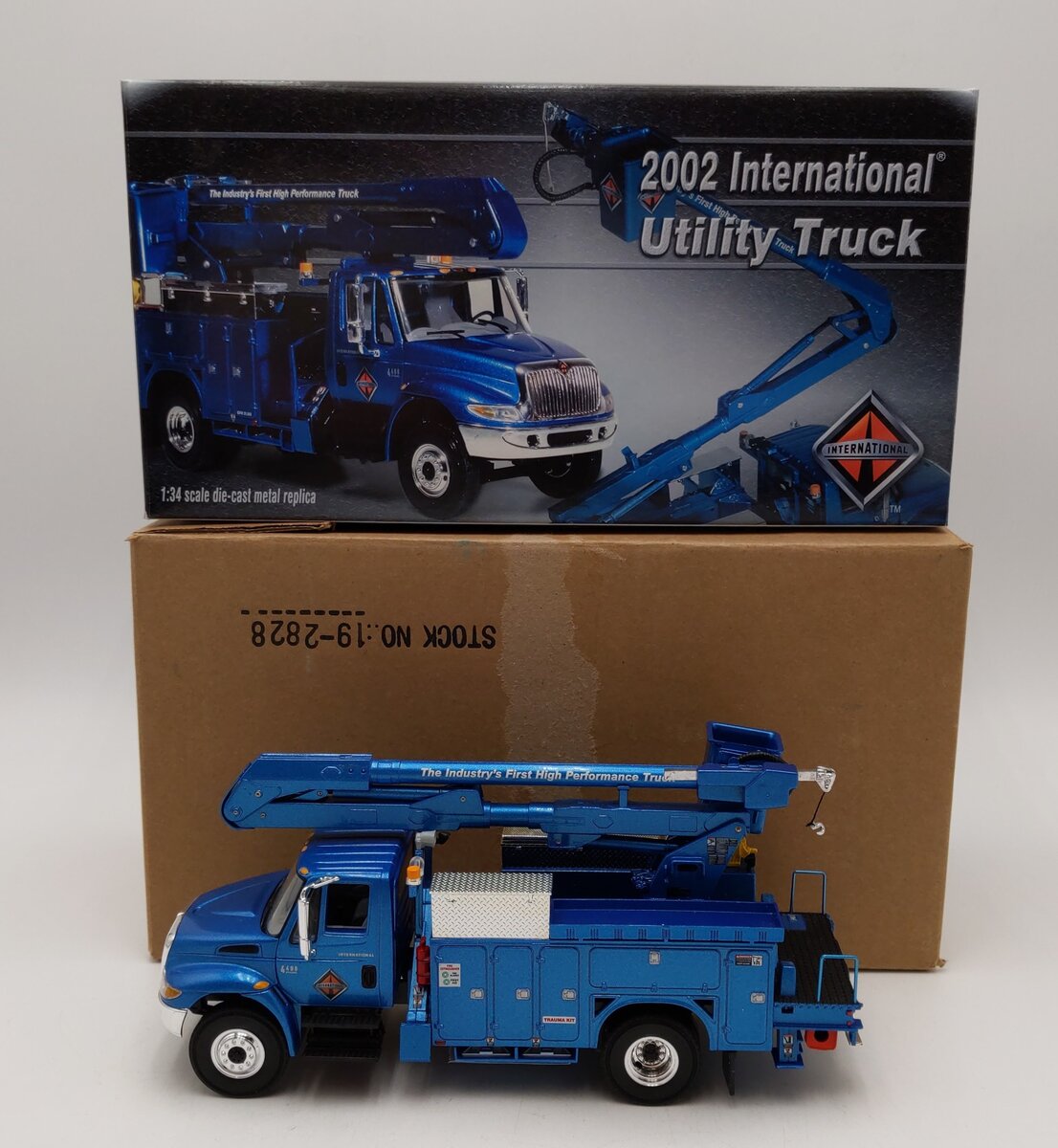 First Gear 19-2828 1:34 Scale Die Cast 2002 International Utility Truck NIB