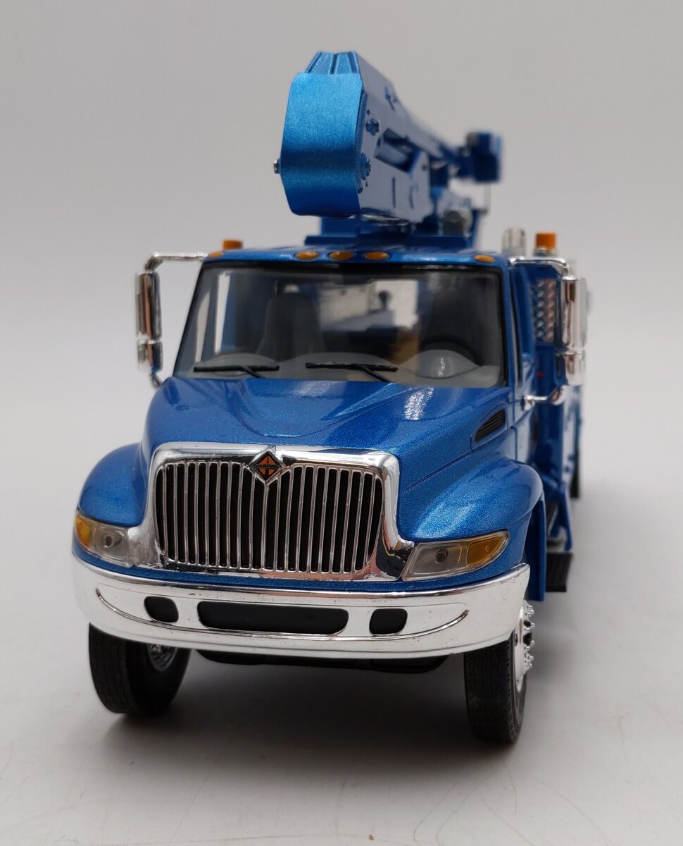 First Gear 19-2828 1:34 Scale Die Cast 2002 International Utility Truck NIB