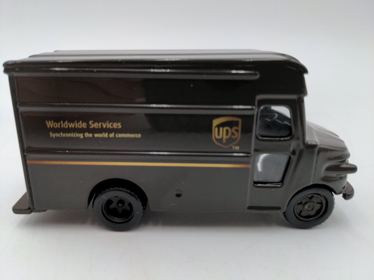 Staples N105082 Diecast Worldwide Services UPS Truck EX/Box