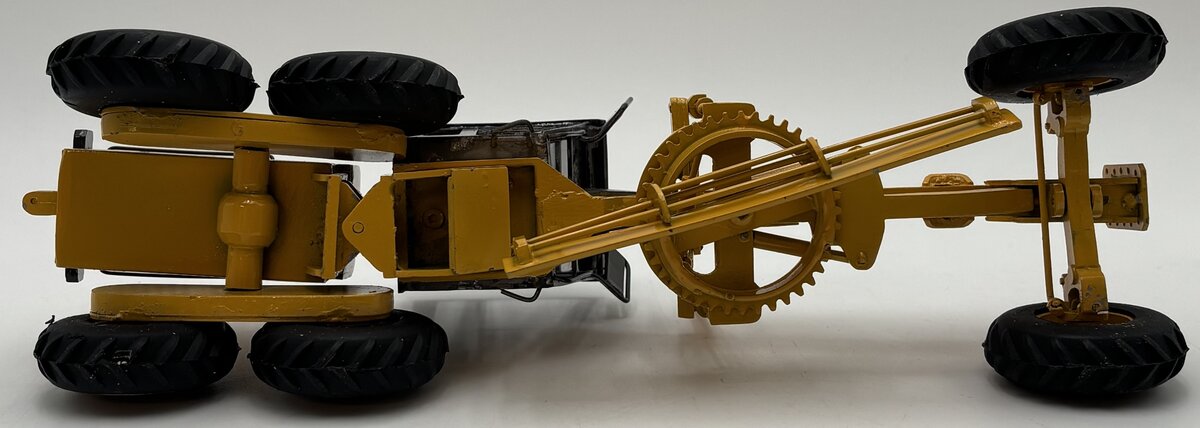 Teeswater 1:32 Volvo 6720 Road Grader Diecast EX