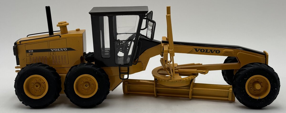 Teeswater 1:32 Volvo 6720 Road Grader Diecast EX
