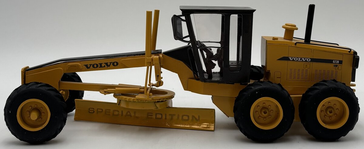 Teeswater 1:32 Volvo 6720 Road Grader Diecast EX