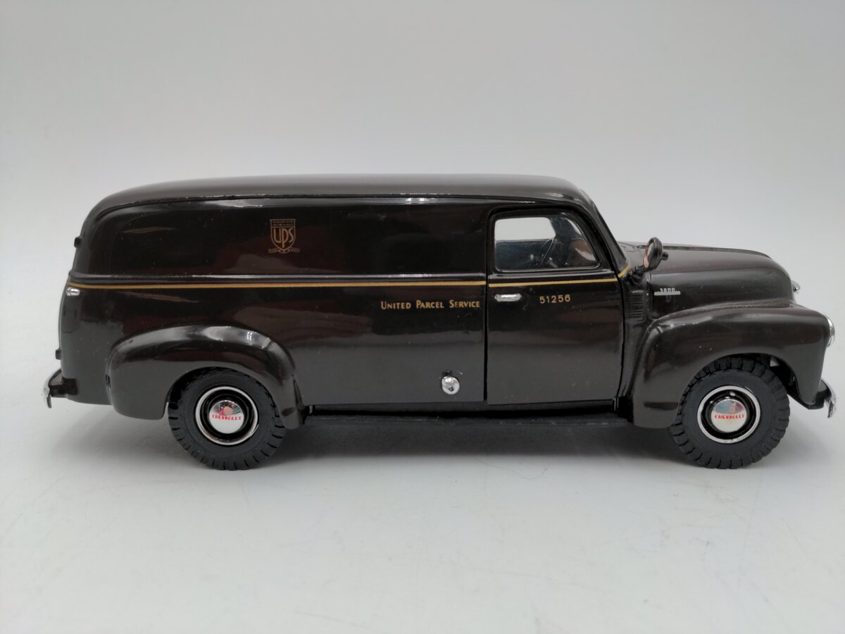 Hermann Marketing UP1622 1:28 UPS 1954 Chevrolet Panel Van VG/Box