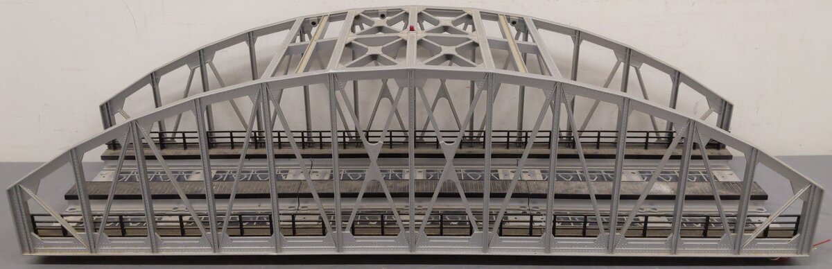MTH 40-1062 O Gauge 2-Track Silver Steel Arch Bridge EX/Box