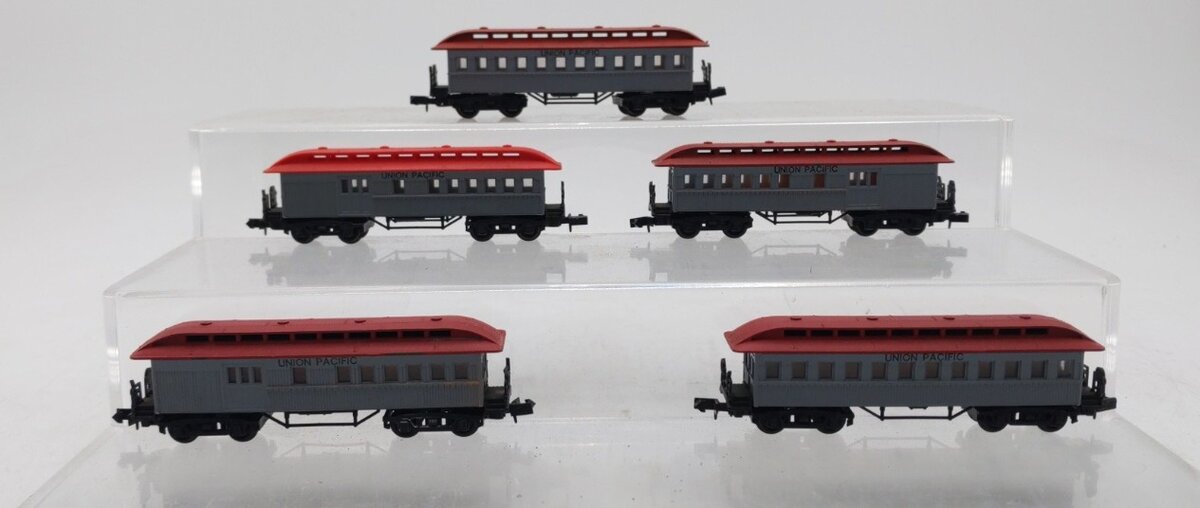 Arnold N Scale Assorted Union Pacific Passenger Cars [5] EX